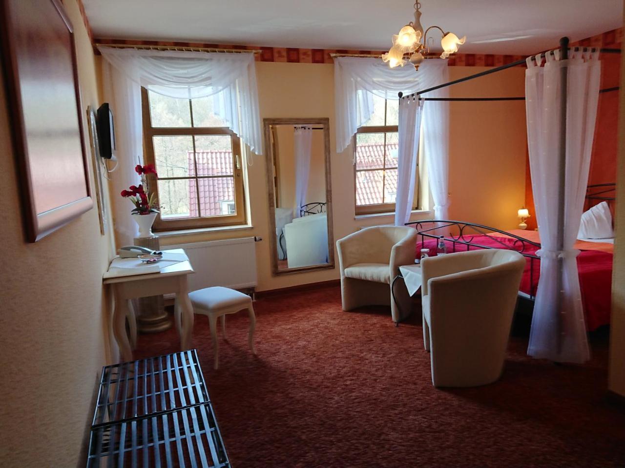 Hotel & Ferienwohnungen Bohlenblick Saalfeld Saale ภายนอก รูปภาพ