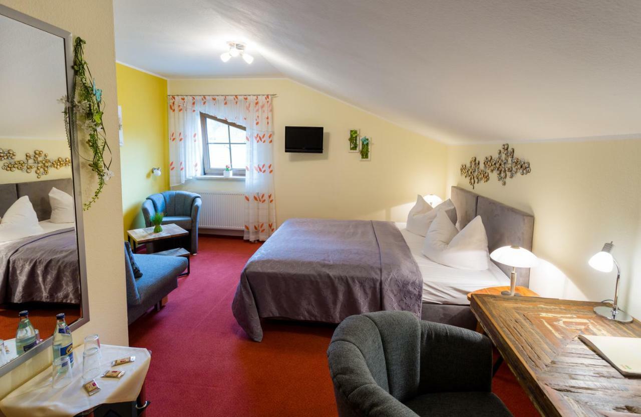Hotel & Ferienwohnungen Bohlenblick Saalfeld Saale ภายนอก รูปภาพ
